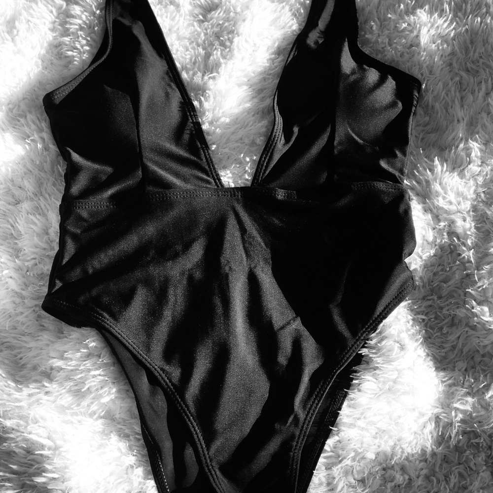 Bathing suits - Picture 2 of 4